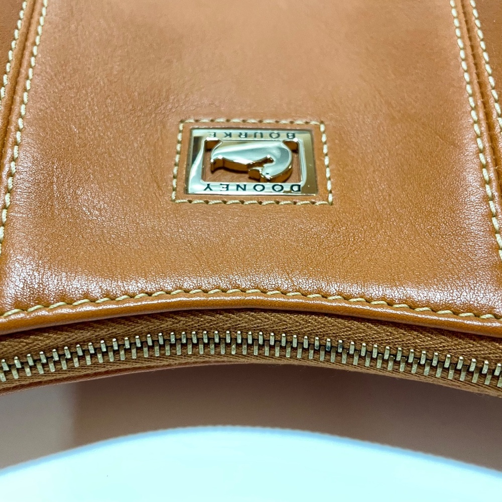 Dooney & Bourke Tan Leather Hobo Crossbody Bag Duck Logo Adjustable Strap NWOT - Picture 14 of 14